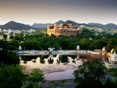 taxi for udaipur tour
